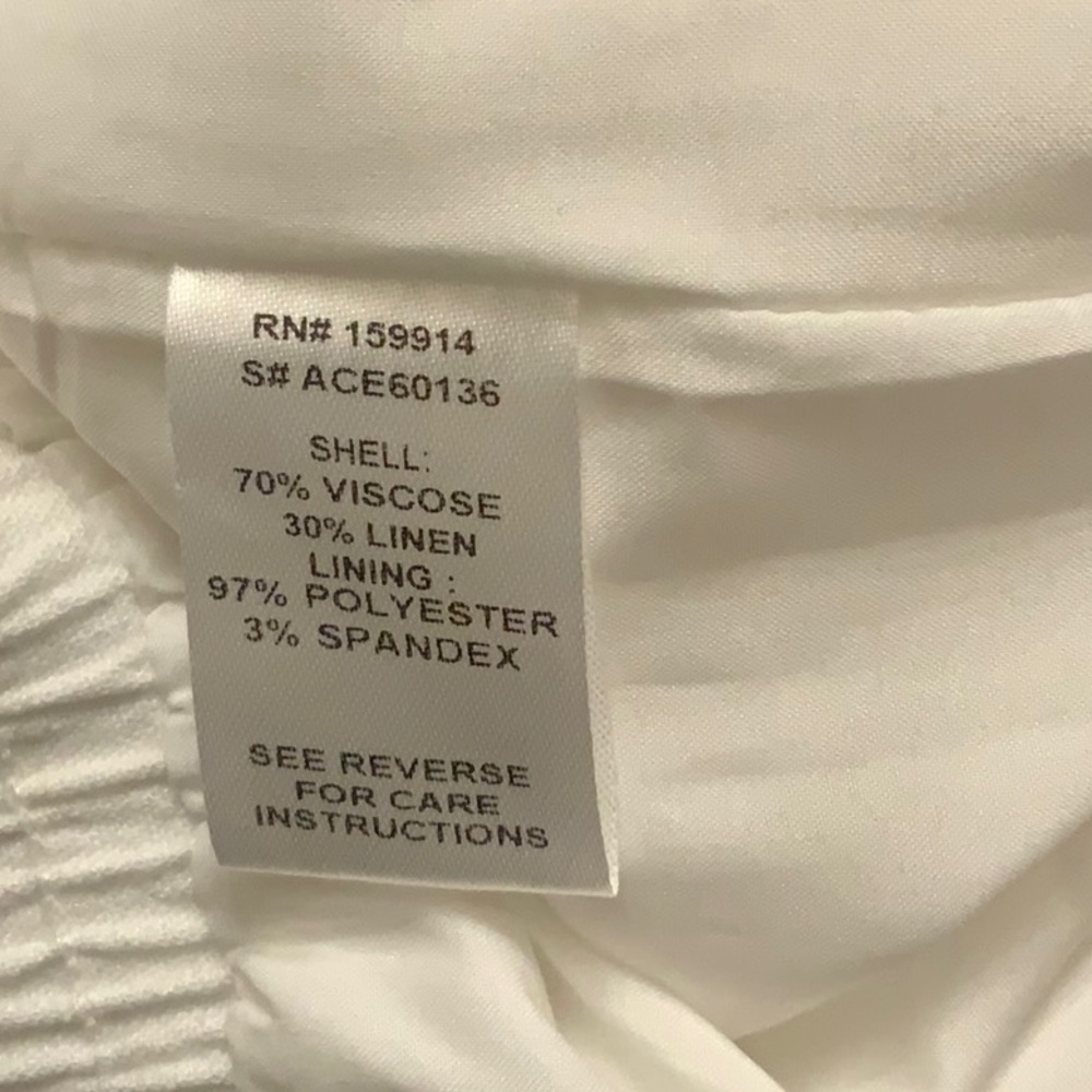 ACOA- white linen blend shorts. Lined. Size L - Picture 7 of 7